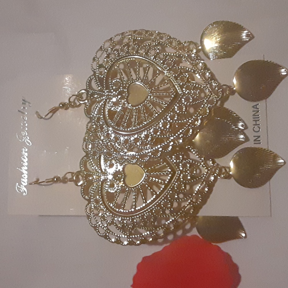 Nwt fashion jewelry color gold dangle earrings - Picture 1 of 4